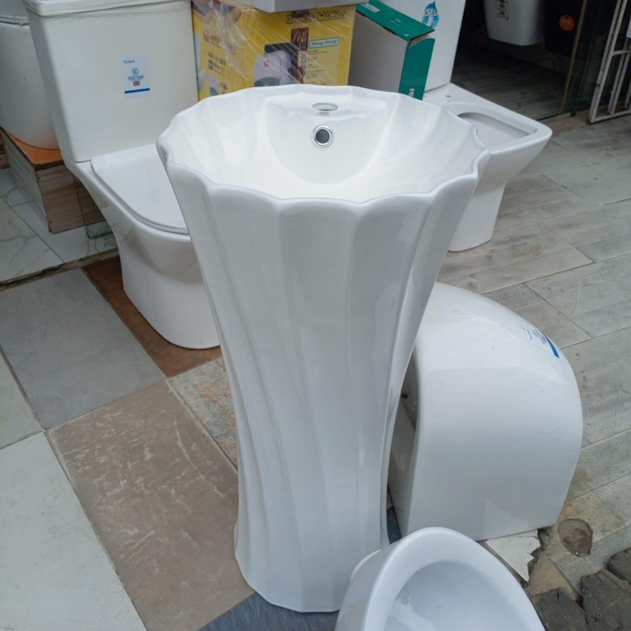 KingsHome Elegant Fluted Ceramic Pedestal Wash Basin (Glossy White)