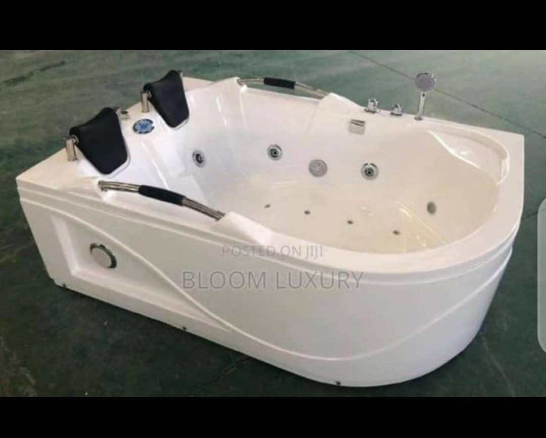Luxury Dual-Pillow White Corner Hydrotherapy Jacuzzi Bathtub